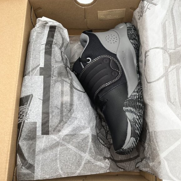 Under Armour Youth Boys Basketball Shoes Size 4Y Gray Black Lace Up Sneakers - Picture 13 of 16